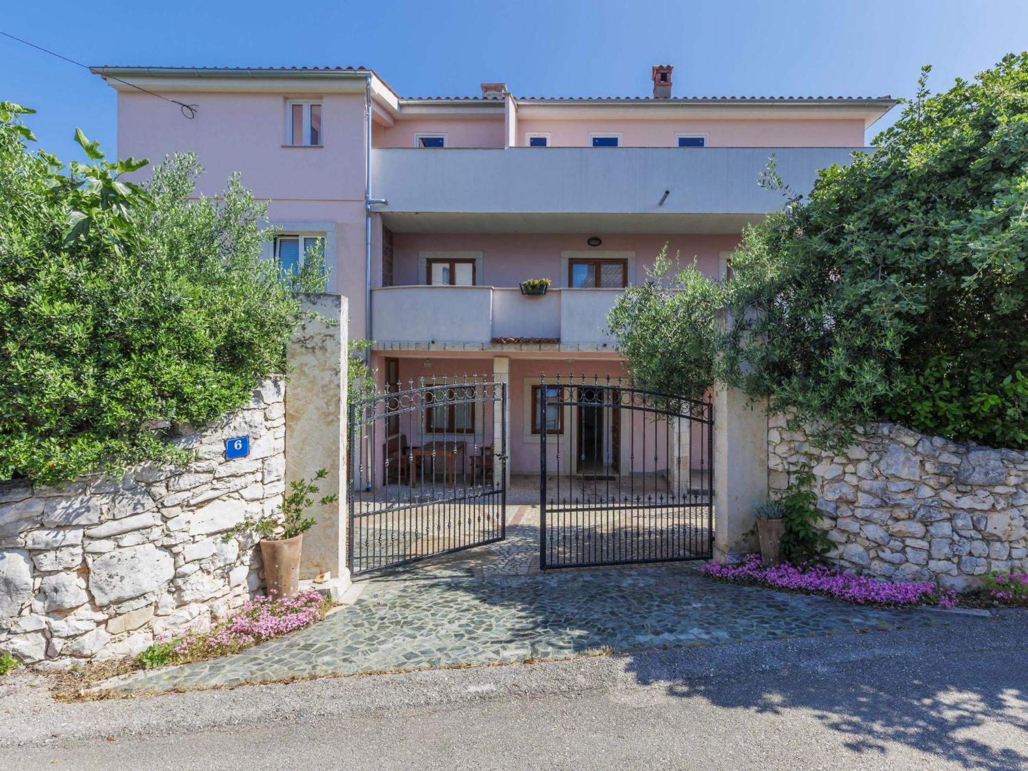 Romantika - Roj108 By Interhome